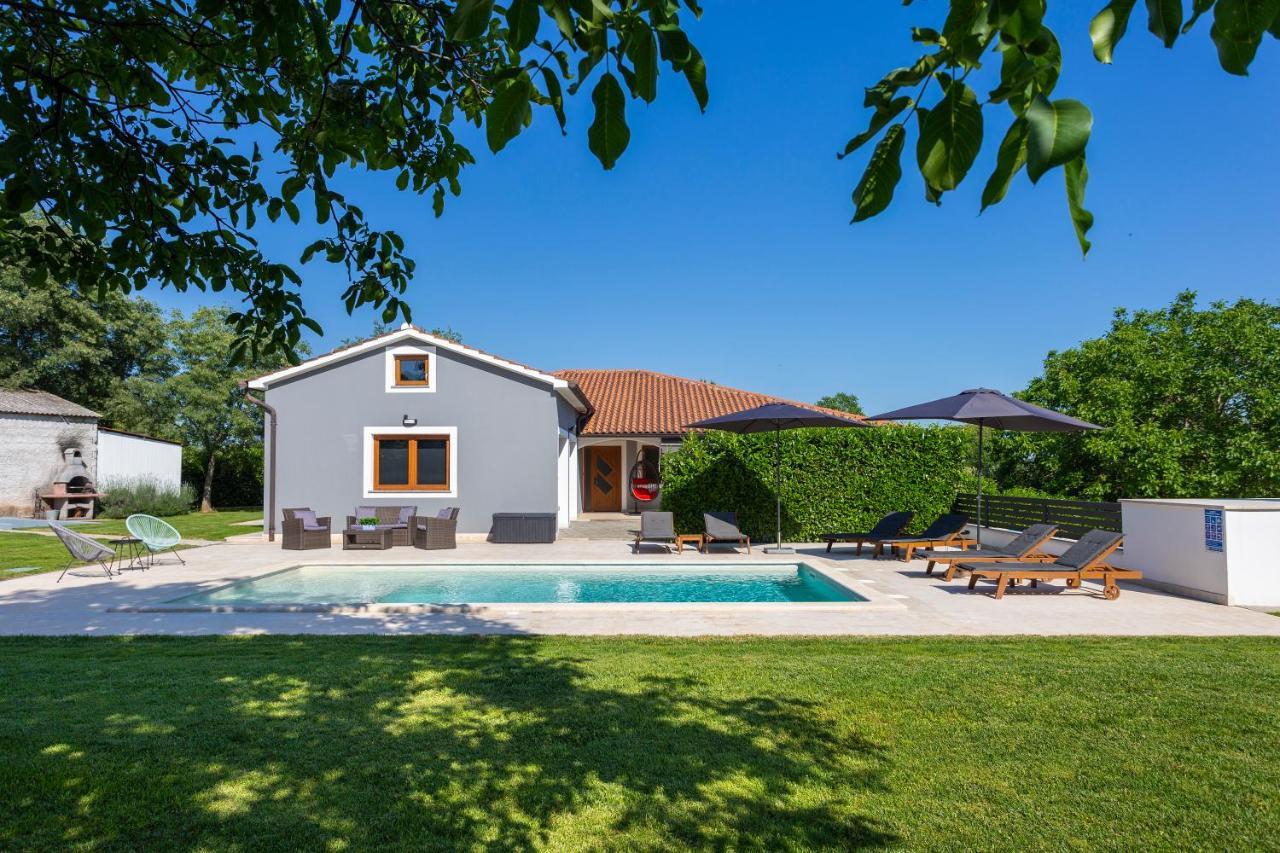 Villa Anavi Bicici Exterior photo